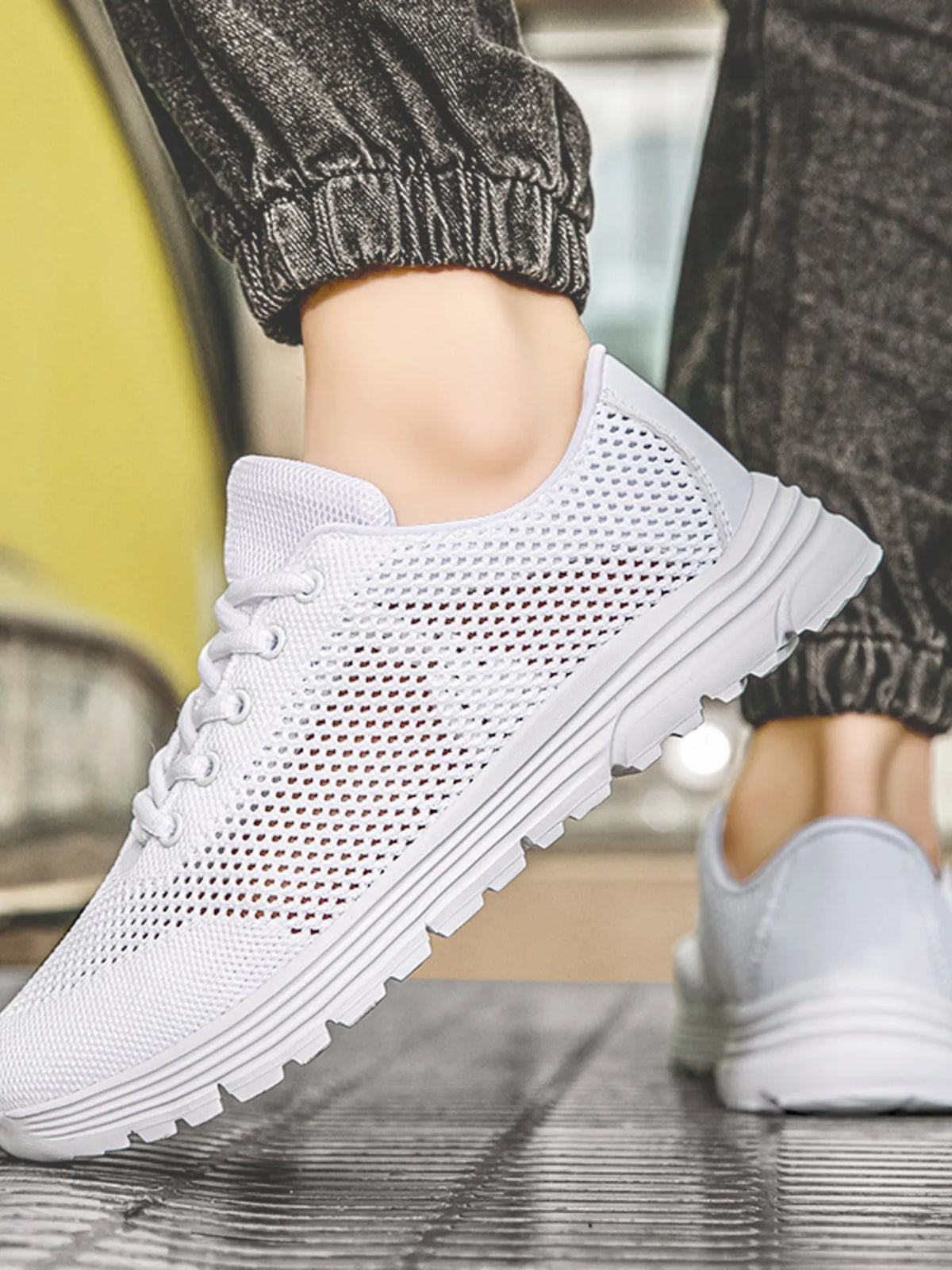 Lightweight Breathable Mesh Athletic Sneakers - Ladyez