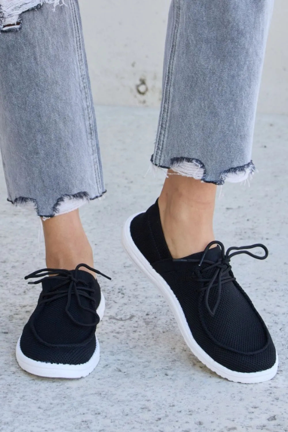 Forever Link Flat Round Toe Lace-Up Sneakers - Ladyez