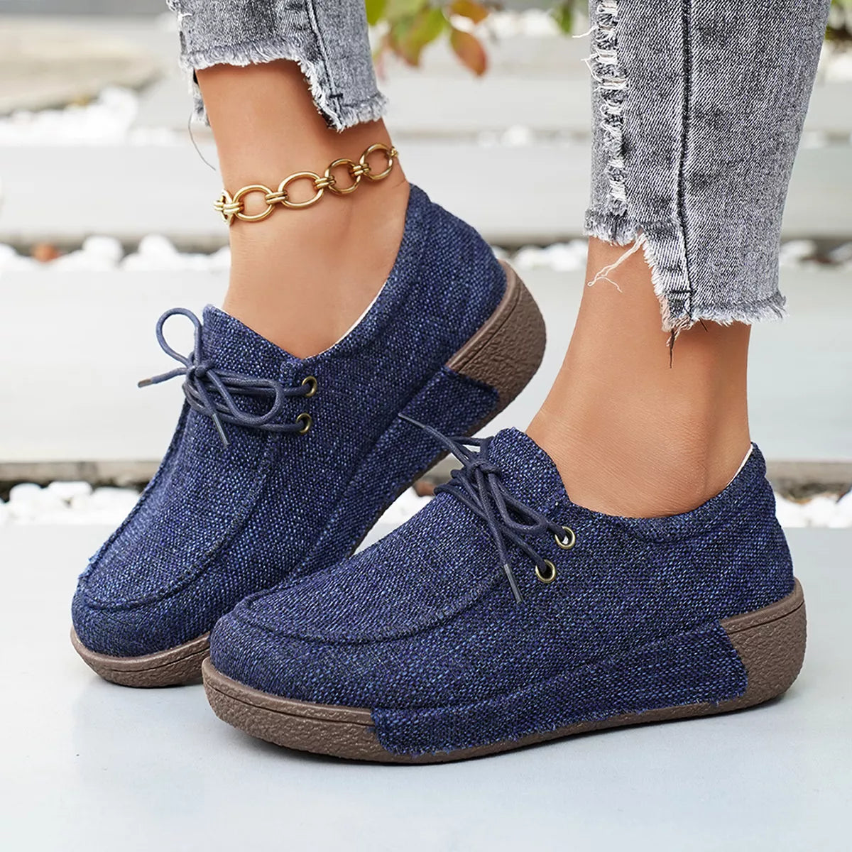 Round ToeLace-Up Sneakers