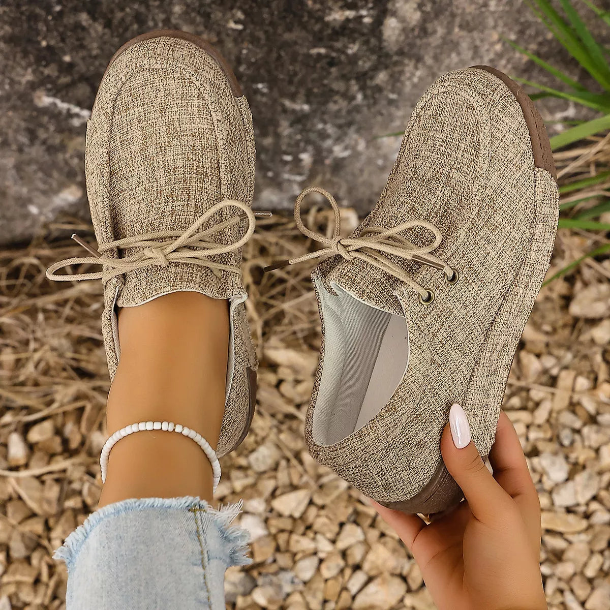 Round ToeLace-Up Sneakers