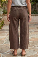 Solid Color Square Patch Pocket Ankle-length Barrel Jeans