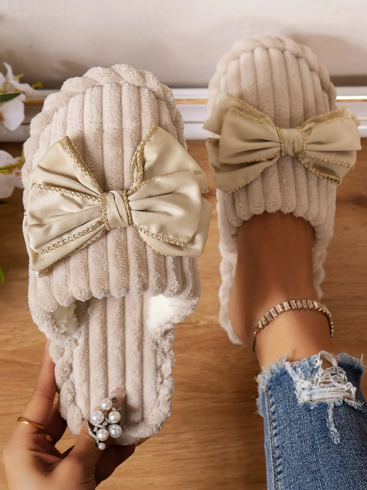 Bow Embellished Indoor Slippers - Ladyez