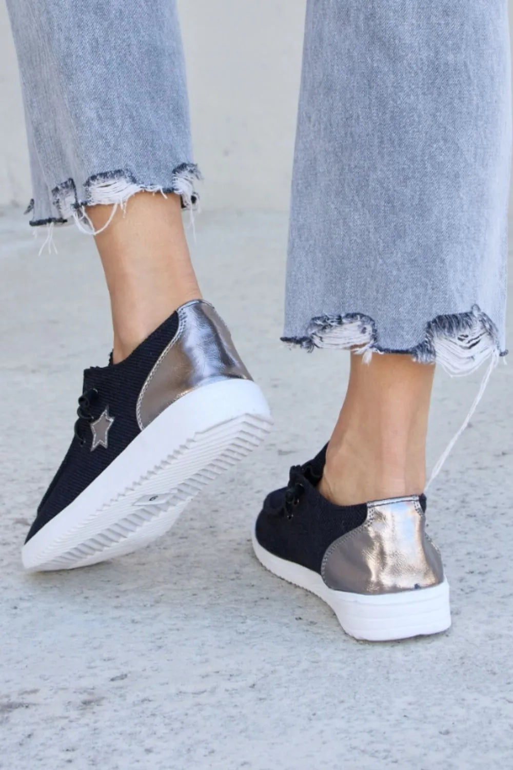 Forever Link Star Lace-Up Flat Sneakers - Ladyez