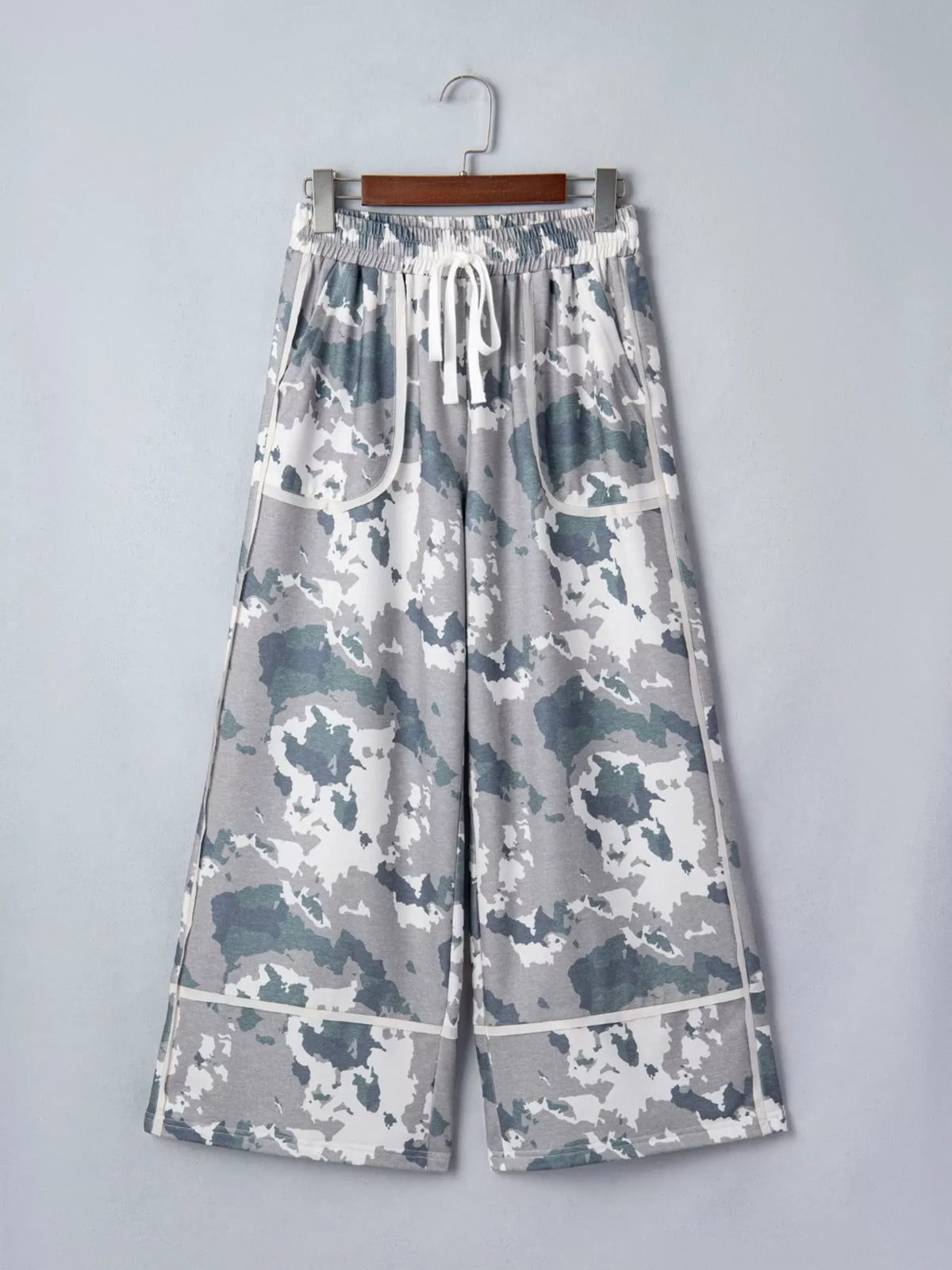Camouflage Print Contrast Lace-up Raw Edge Pocketed Loose Pants