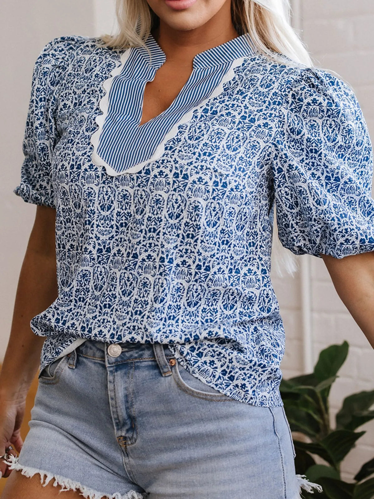 Printed Contrast Ric-Rac Puff Sleeve Top - Ladyez