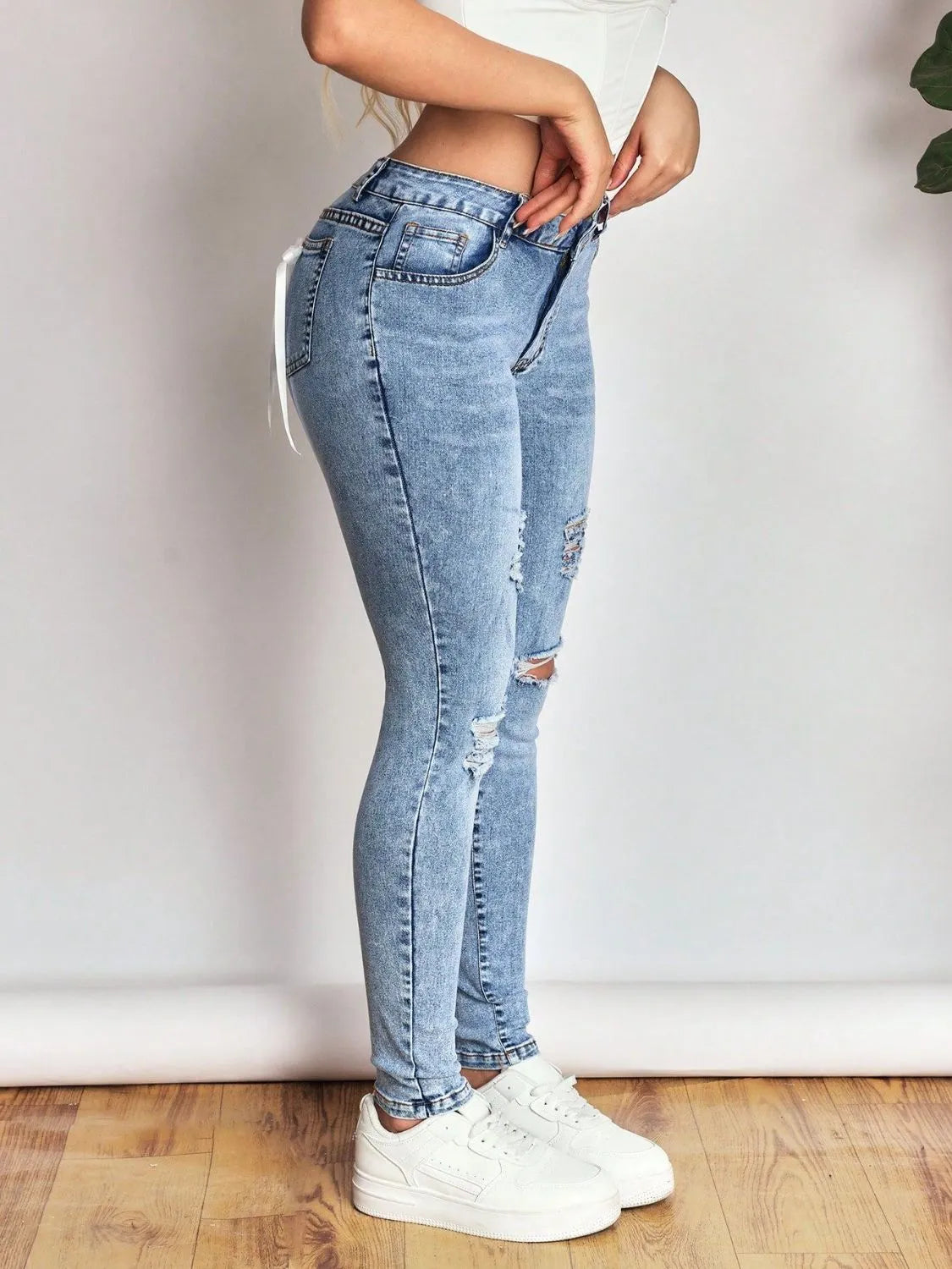 Distressed Skinny Jeans with Bow Back - Ladyez