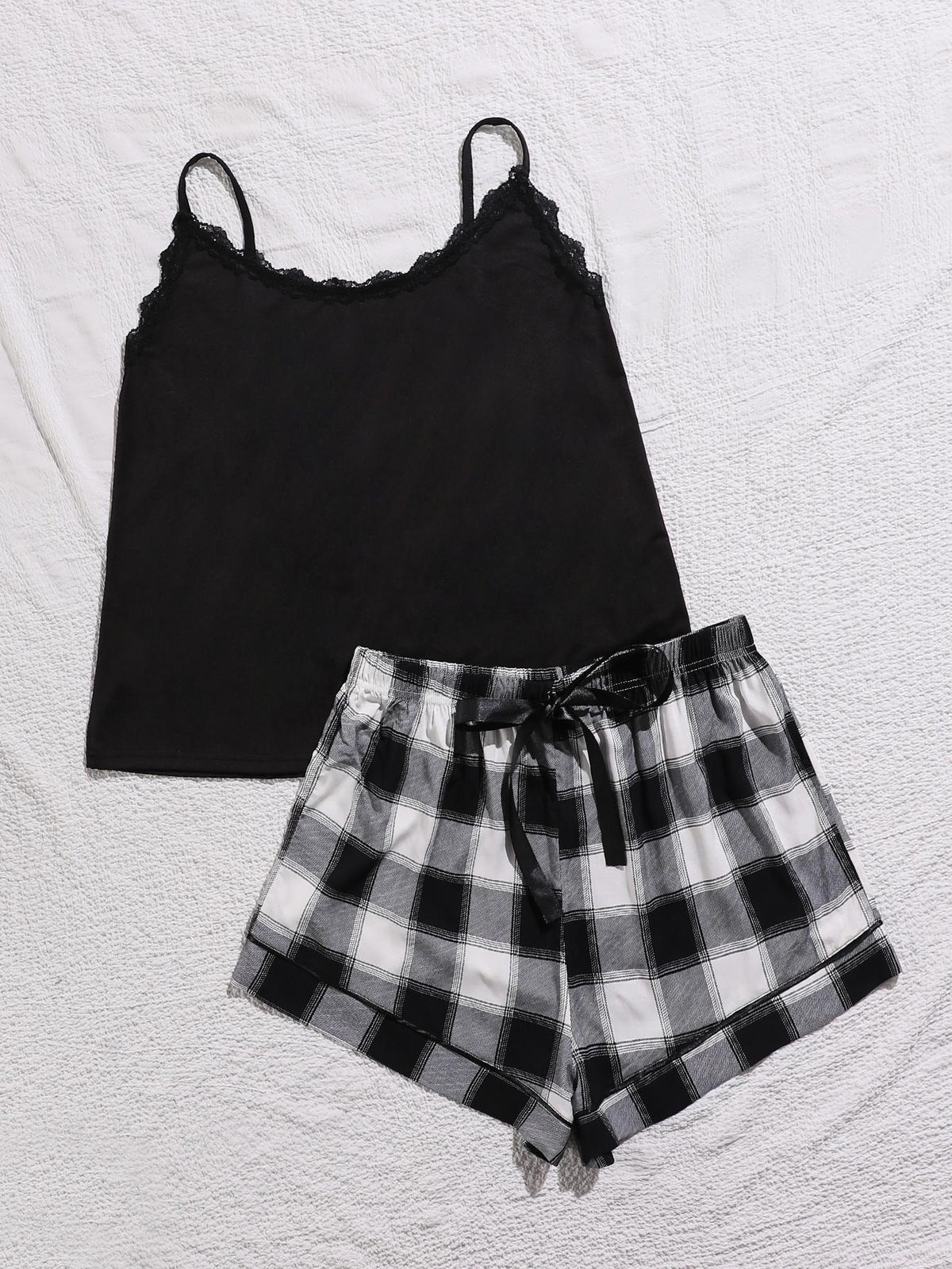 Plus Size Lace Trim Scoop Neck Cami and Printed Shorts Pajama Set - Ladyez