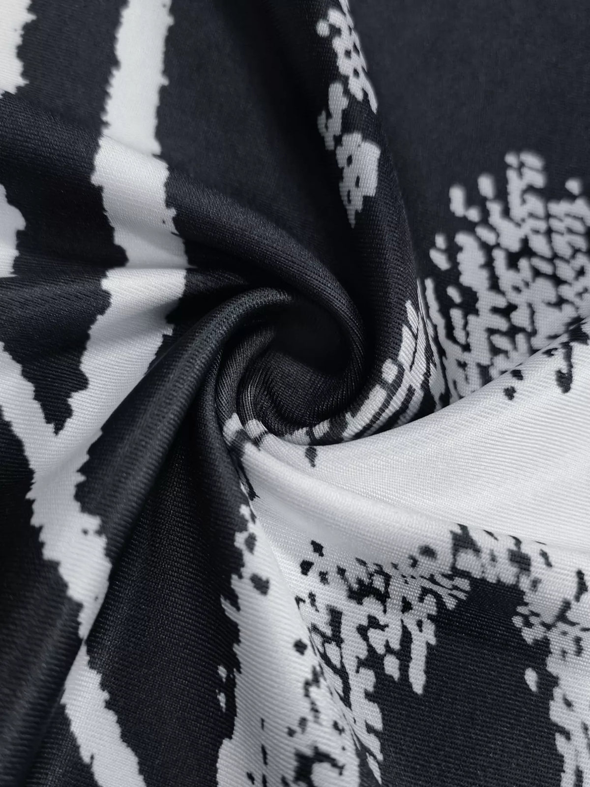 Plus Size Sleeveless Bodycon Maxi Dress with Abstract Print