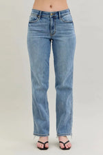 Judy Blue Frayed Hem Cell Phone Pocket Dad Jeans - Ladyez