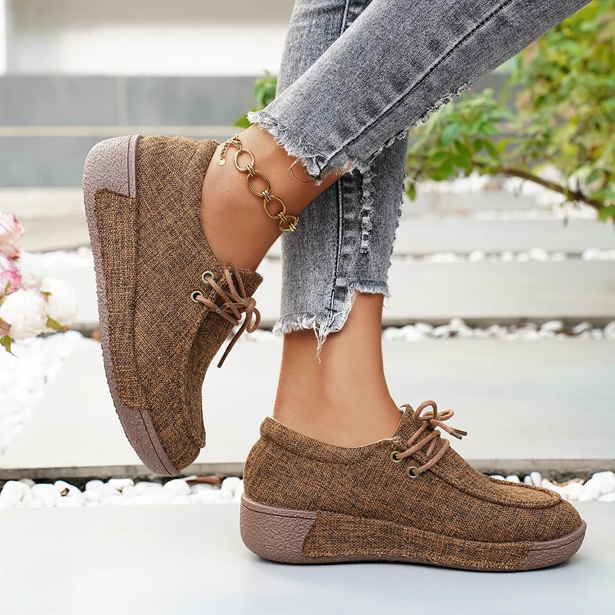 Round ToeLace-Up Sneakers