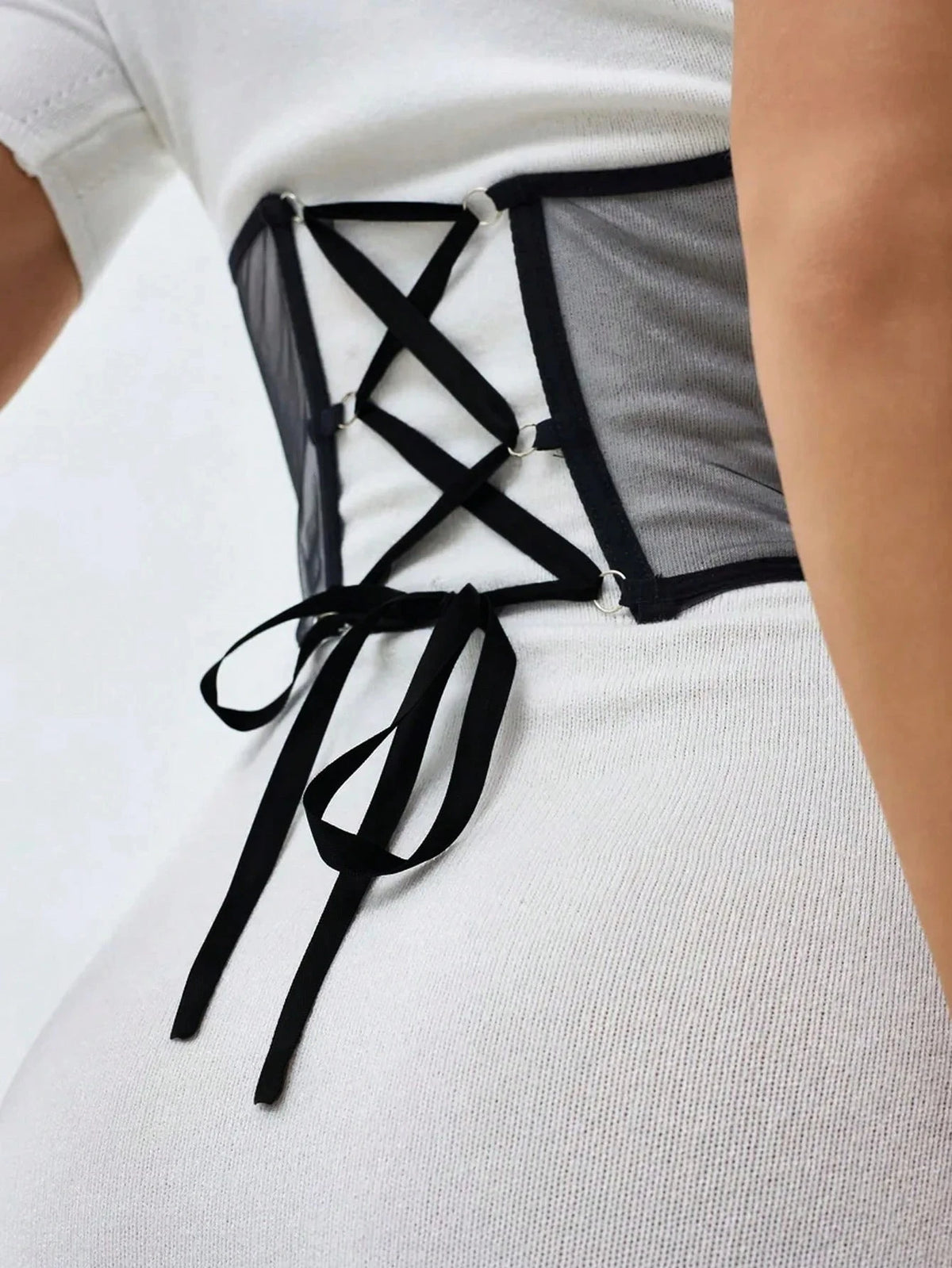 Women's commuting outerwear chain vest with waist-cinching, bustier, underwire, fishbone, slimming waist belt, fashionable outfi