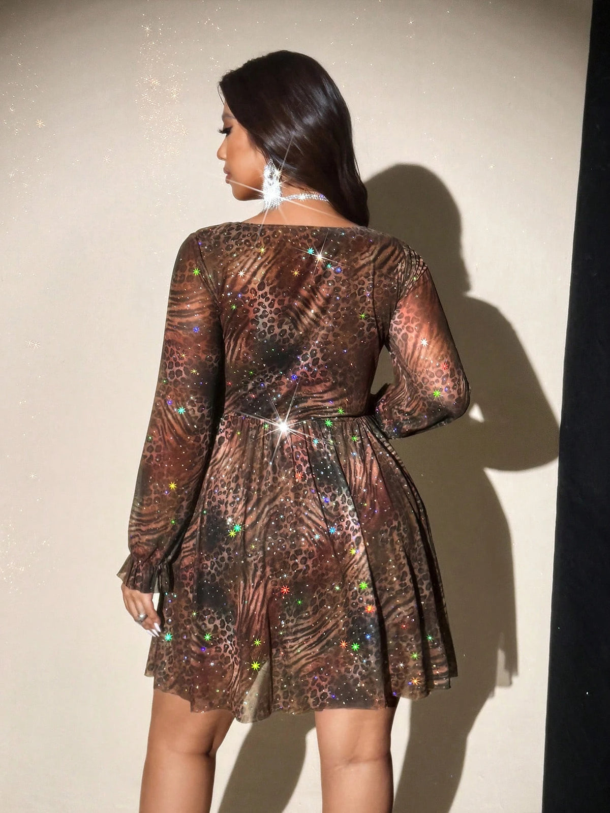 Plus-size women's V-neck leopard print long-sleeved party mini dress, featuring a shimmering sheer skirt that's perfect for part