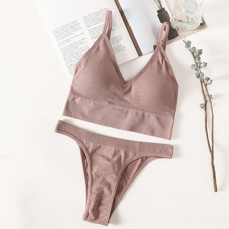 Women Seamless Bra Set Low Rise Brazilian Panties Wire Free Sports Bra Brassiere Sexy Lingerie Female Underwear Set
