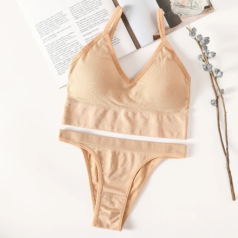 Women Seamless Bra Set Low Rise Brazilian Panties Wire Free Sports Bra Brassiere Sexy Lingerie Female Underwear Set