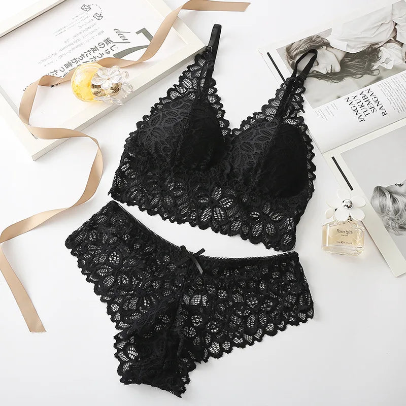 Women Lace Bra and Panties Set V-Neck Hollow Lace Underwear Set Embroidery Scallop Edge Bralette Sexy Lingerie Set Intimates