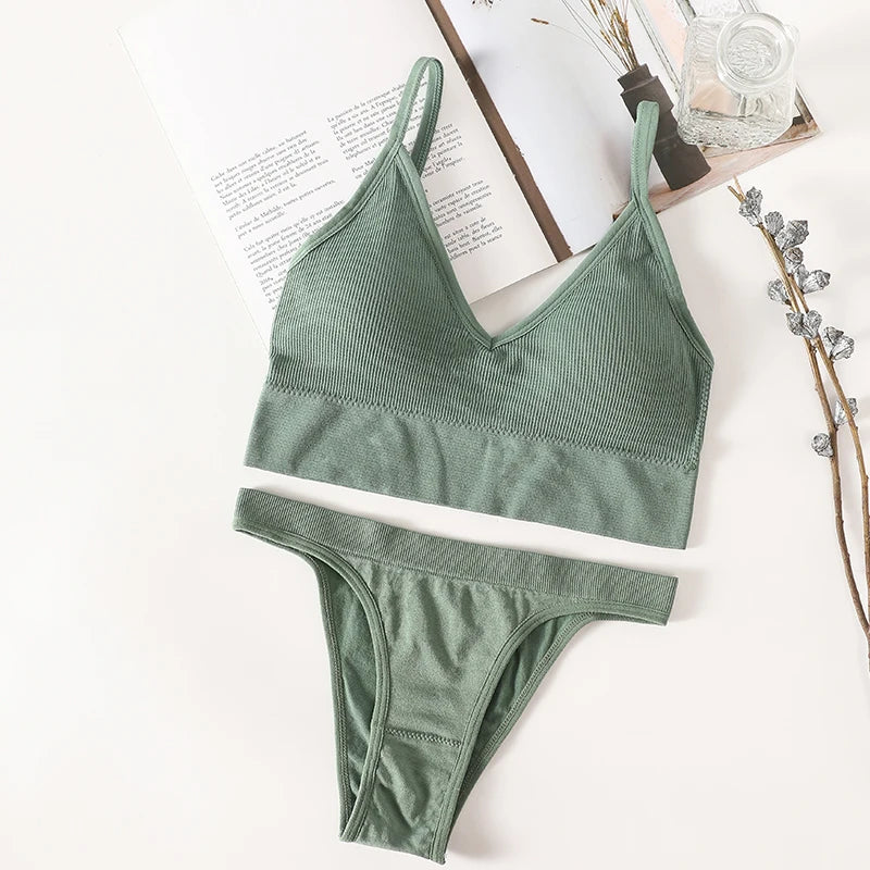 Women Seamless Bra Set Low Rise Brazilian Panties Wire Free Sports Bra Brassiere Sexy Lingerie Female Underwear Set