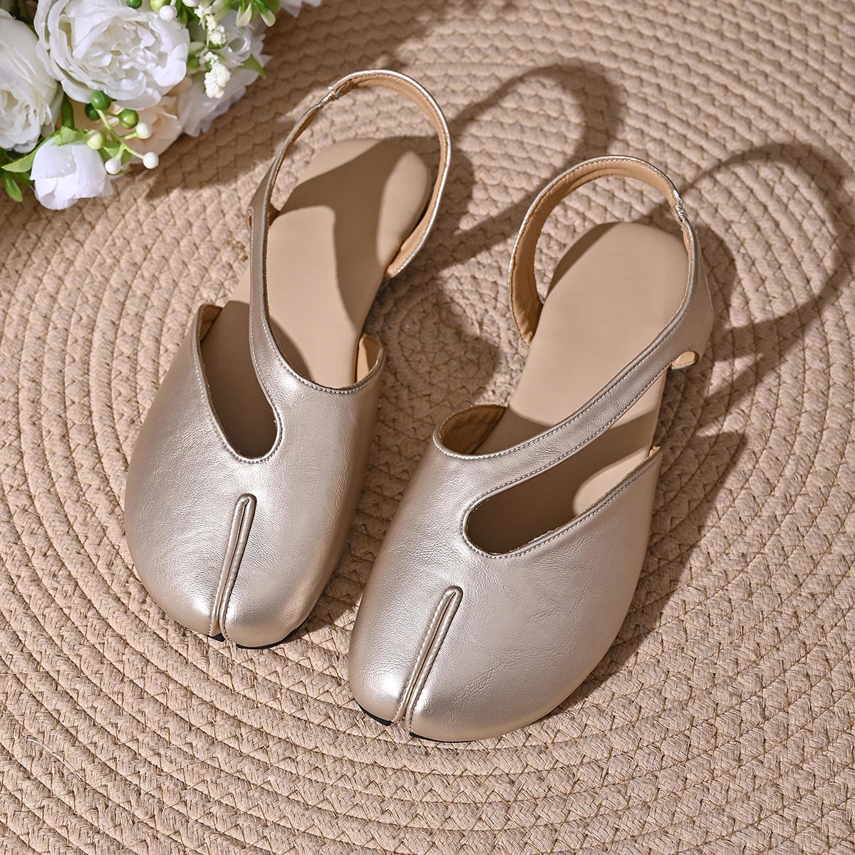 Women Tabi Split Toe Slingback Sandals Soft Leather Closed Toe Back Strap Flat Hollow Casual Summer Beach Shoes