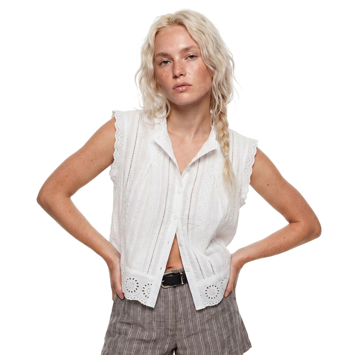 Summer Women’s Button Down Eyelet Tops Solid Color Sleeveless Round Neck Lace Trim Shirts Daily Casual Blouse Summer