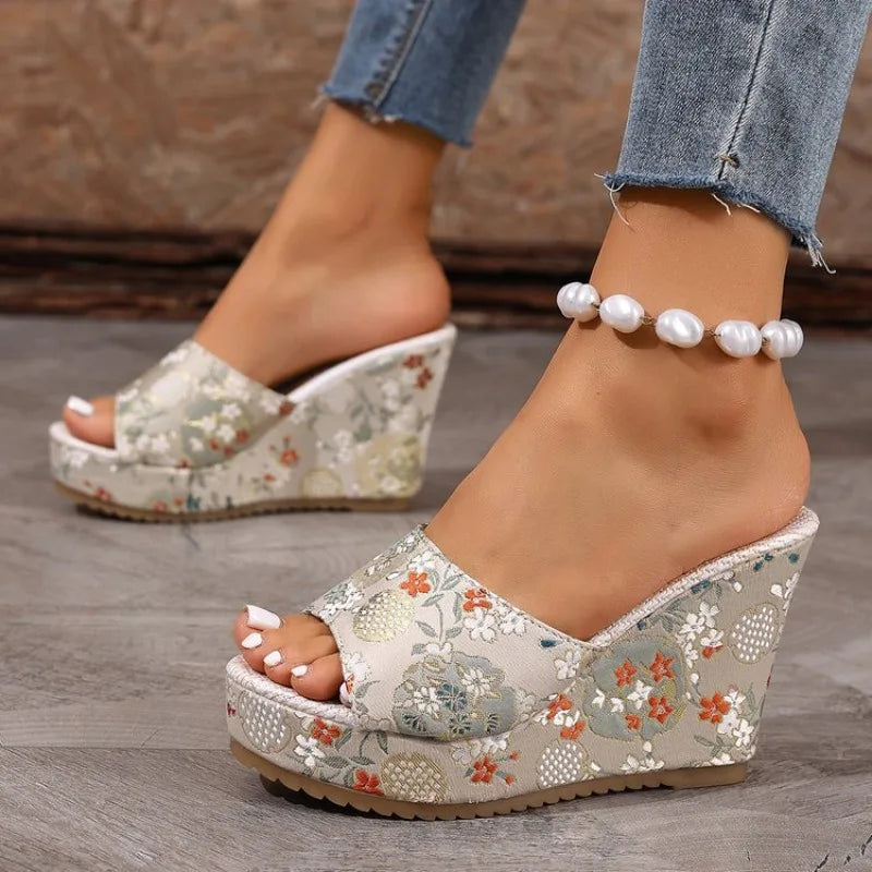 2026 Women's Embroidered Slippers Autumn New Round Toe Open ToeHeel Shoes