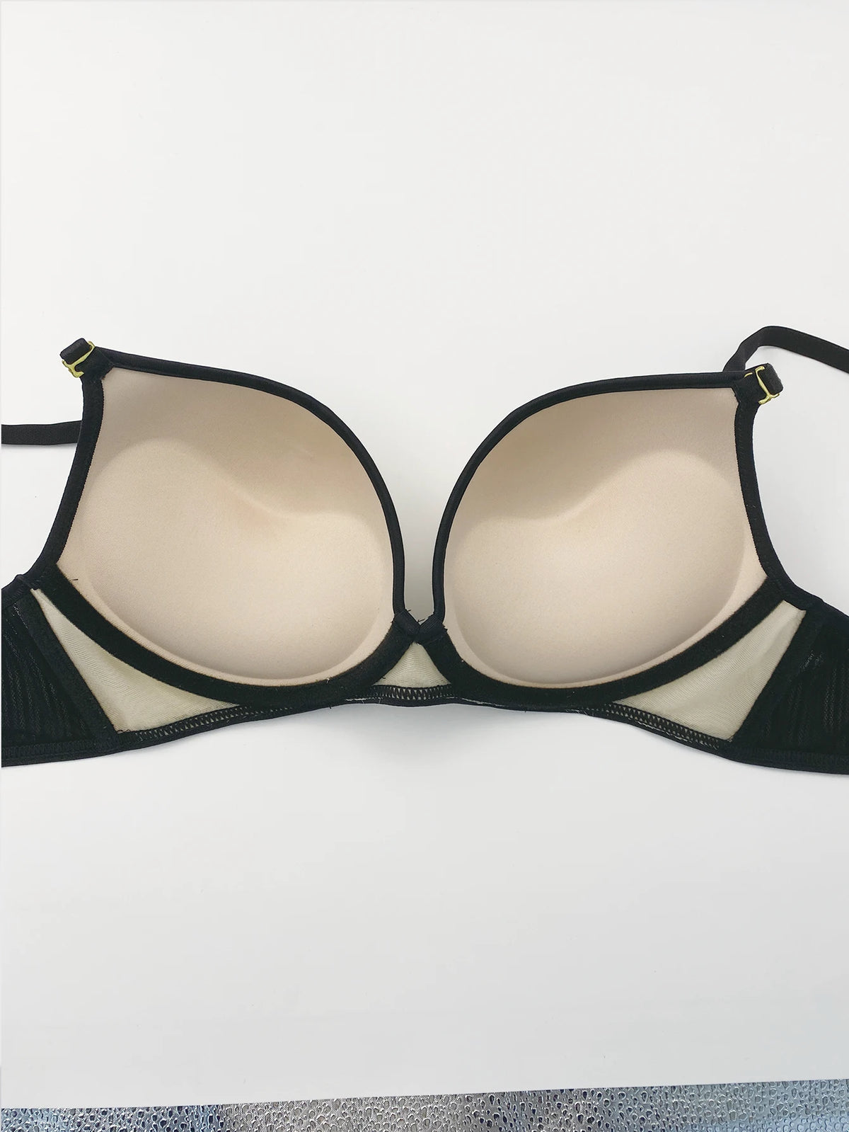 Sexy Anti-Gathering Deep V-Shaped Bra with Soft Underwire for European and American Markets, Designed to Lift and Gather Side Breasts, Enhance Small Busts, and Make the Chest Appear Larger