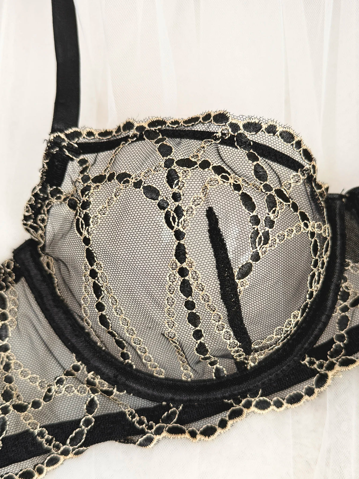French Style Sexy See-through Lace Underwear Set with Gold Chain High-end Luxury Women's Bra And G-string Set