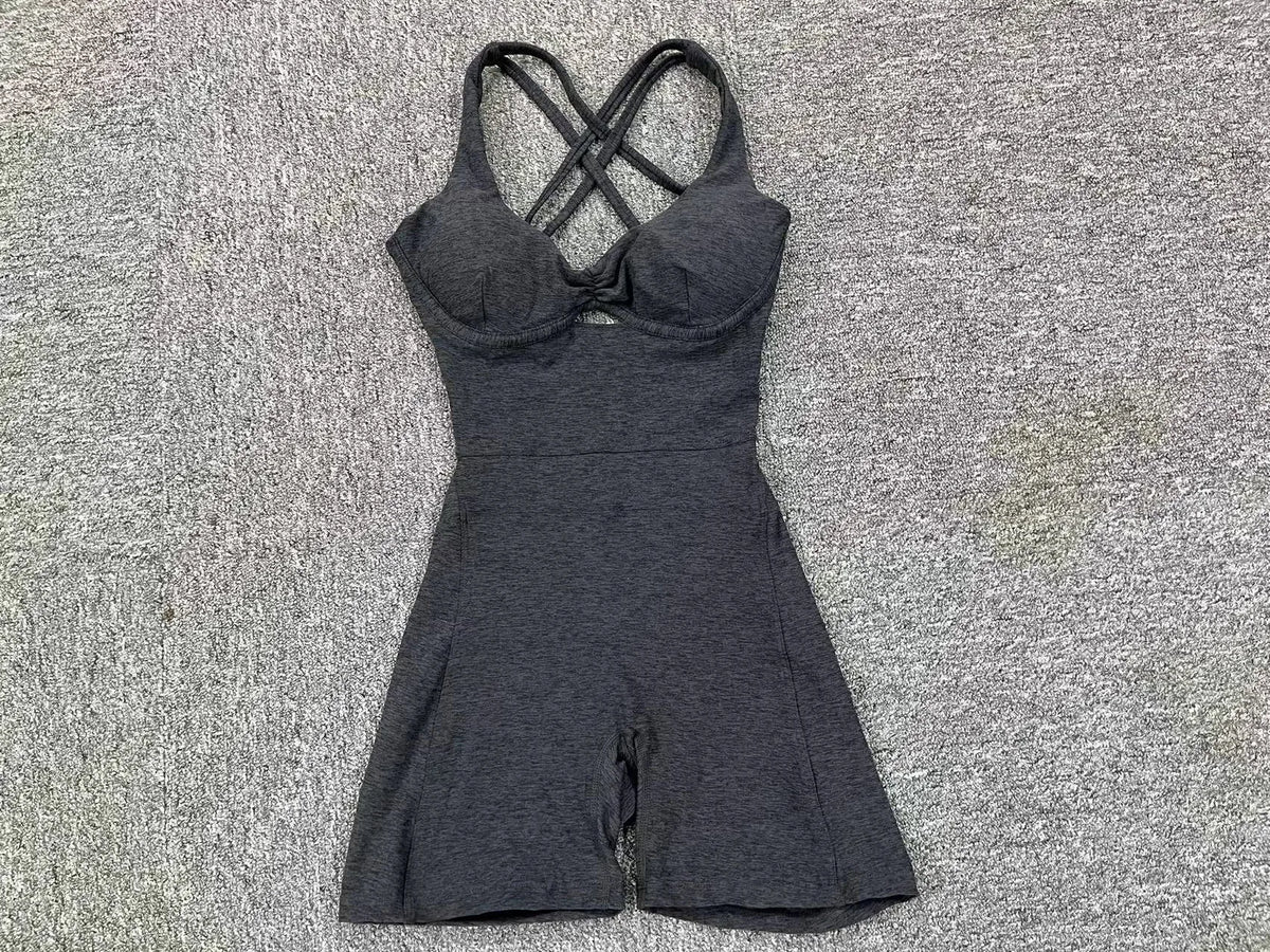 Adjustable double straps Open backV shape back design Scrunch butt No front seam Flatlock InseamRemovable pads BODYSUIT