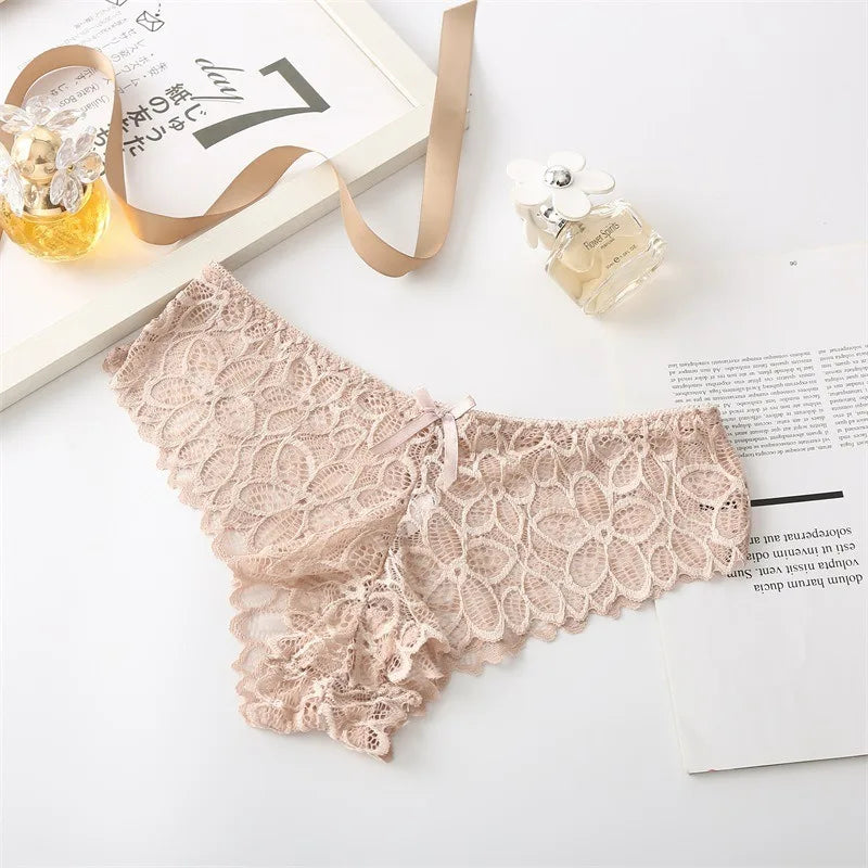 Women Lace Bra and Panties Set V-Neck Hollow Lace Underwear Set Embroidery Scallop Edge Bralette Sexy Lingerie Set Intimates
