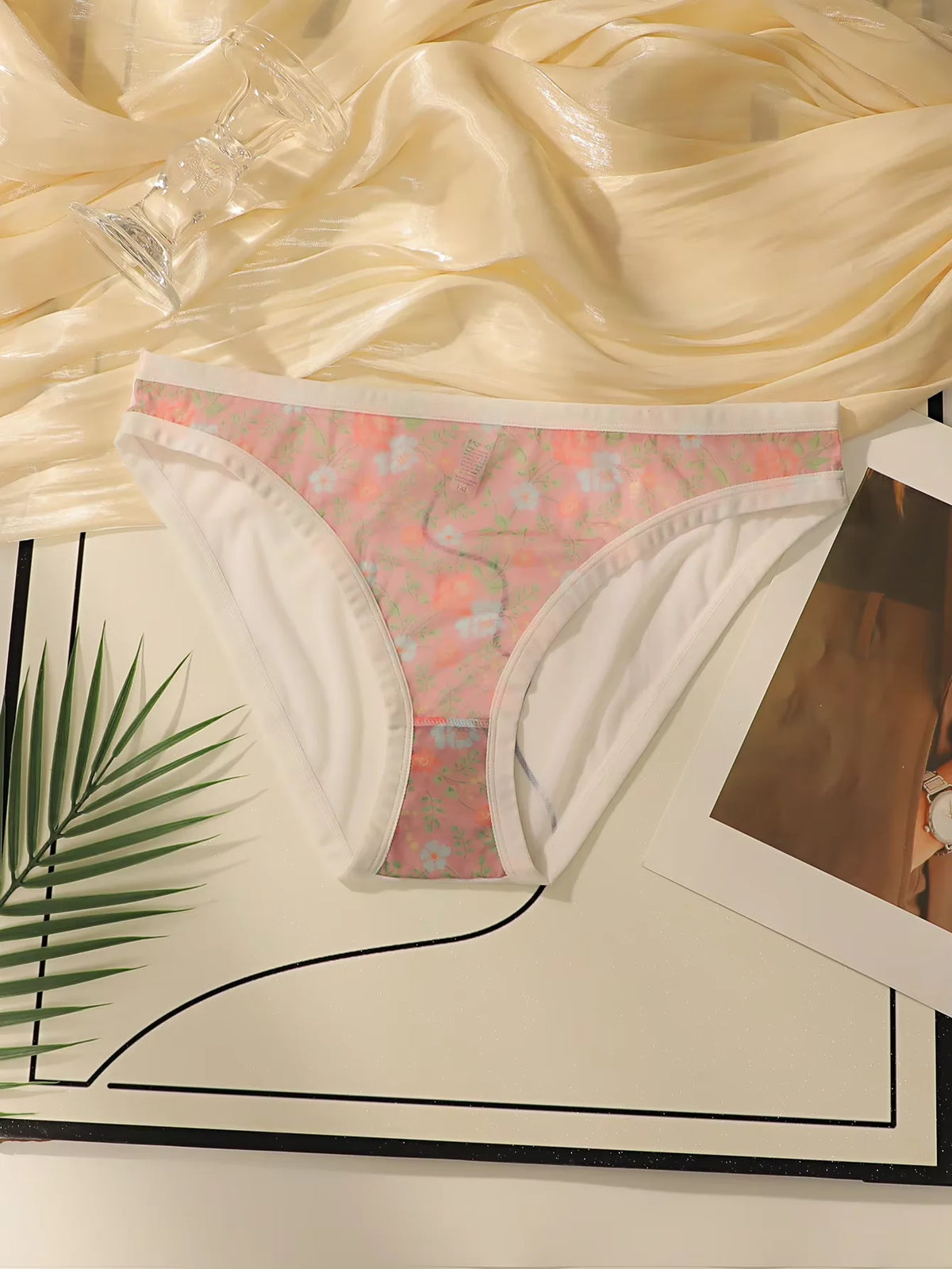 Sexy Plus Size Pink Printed Lace triangle Pants Lightweight and Easyto Clean Women's Underwear Size 1XL-3XL C2429