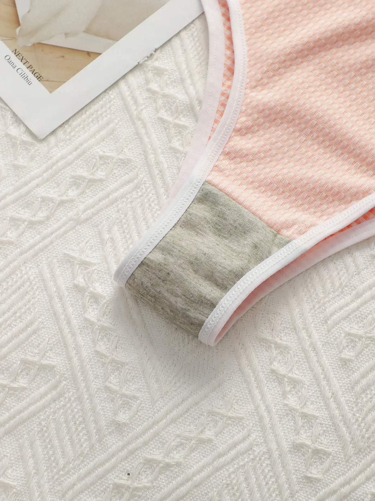 Women's Sexy High Elastic Underwear With A Seamless Cotton Triangle At The Waist And A Three Color Checkered Design C2482