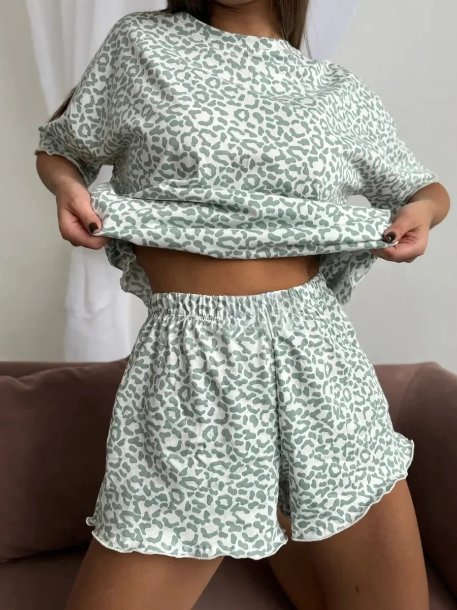 2025 Summer Sleepwear Women's Fashion Leopard Print Sexy Hottie Round Neck Short Sleeve Tops and Shorts Suit Pyjamas Homewear