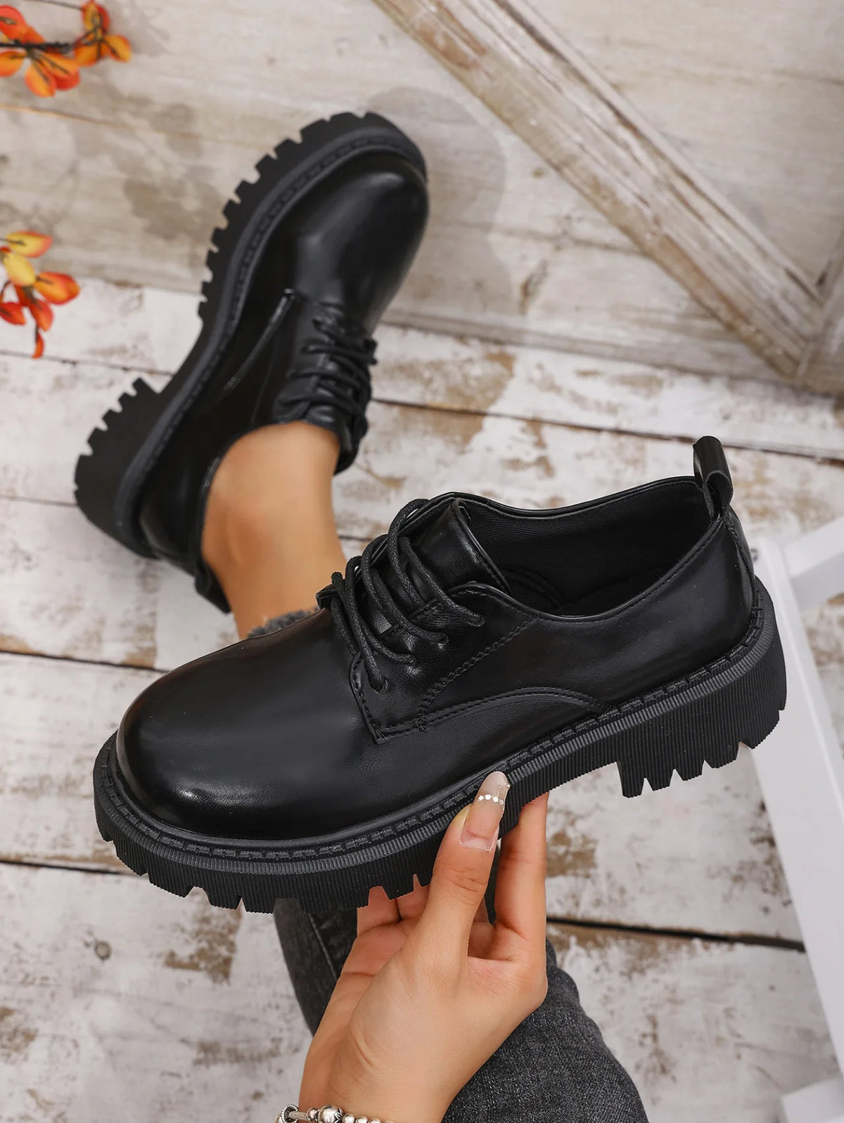 Women Spring New Black Platform Flats Shoes Women Loafers Slip on Boat Shoes Designer Casual Leather Oxfords 2026