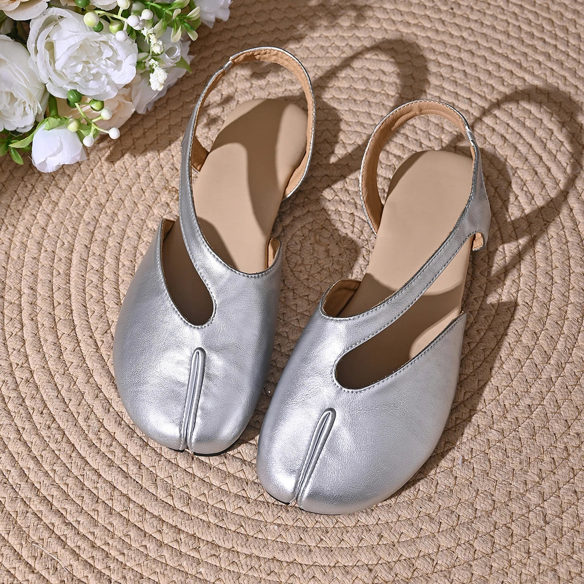 Women Tabi Split Toe Slingback Sandals Soft Leather Closed Toe Back Strap Flat Hollow Casual Summer Beach Shoes
