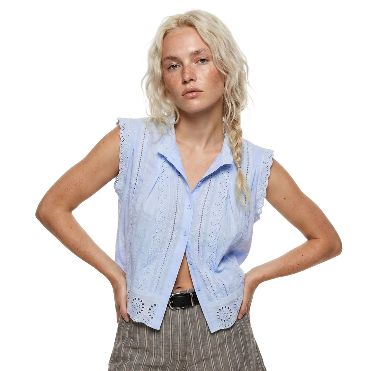 Summer Women’s Button Down Eyelet Tops Solid Color Sleeveless Round Neck Lace Trim Shirts Daily Casual Blouse Summer