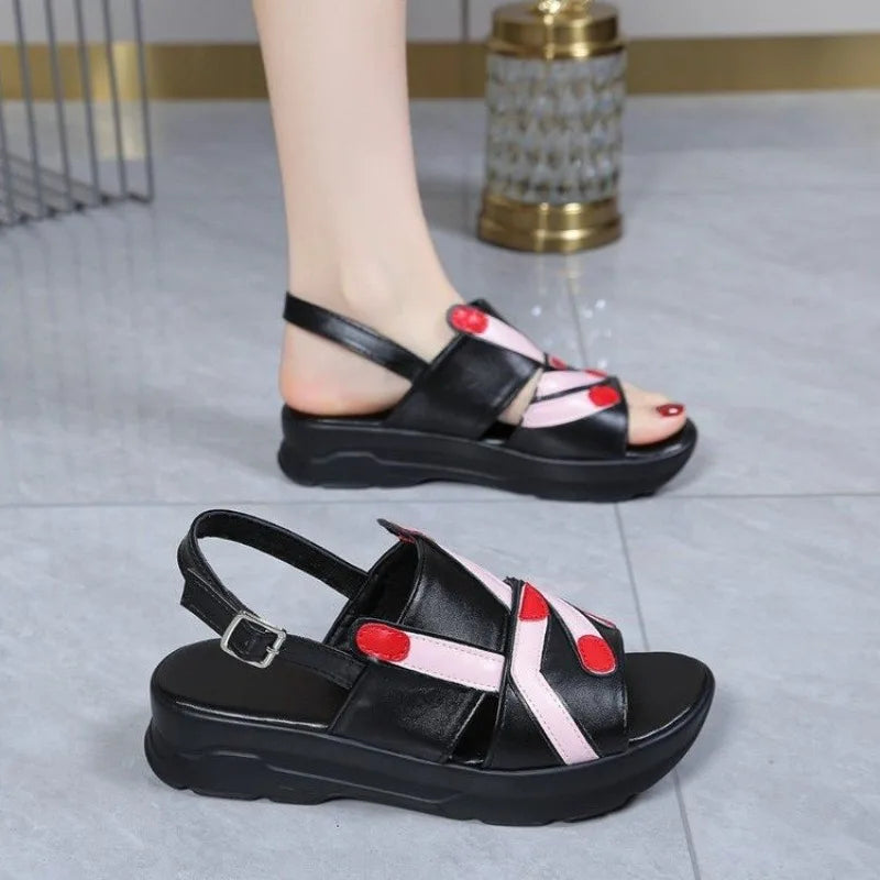Summer New Thick Soled Lightweight Flat Bottomed Women's Shoes Anti Slip Beach Shoes Outdoor Sandals