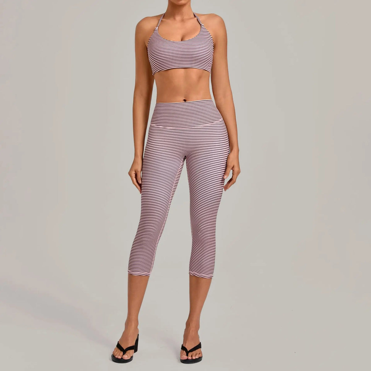 Women's Seamless Yoga Set Sports Fitness Gym Slim-fit Beautiful Back Halter Bra Suits Training Running Hip Lift Capri Pants Sets