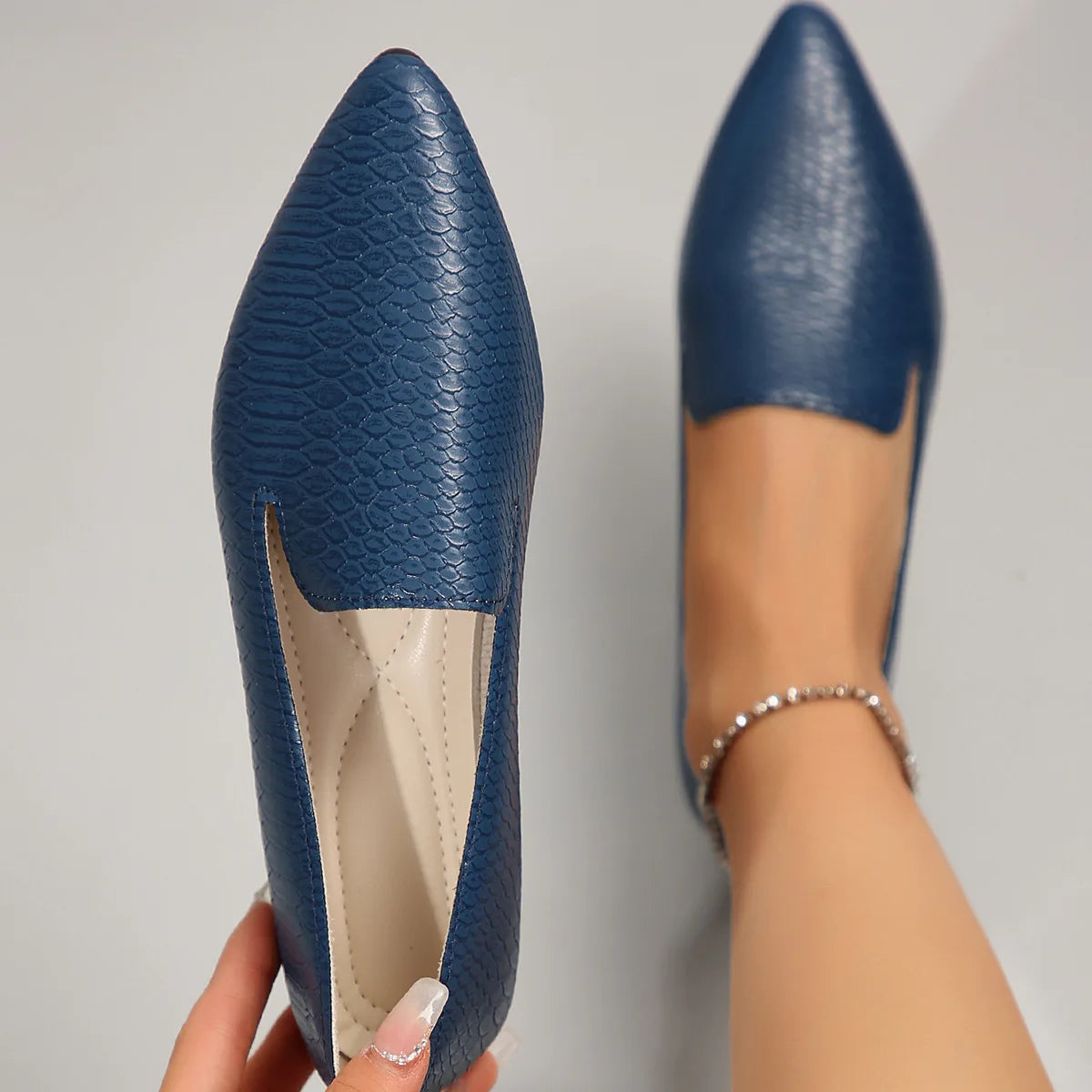Summer Large Size 43 Women Shoes 2025 Simple Lightweight Flat Shoes Women Pointed Non Slip Soft Sole Casual Shoes Women Loafers