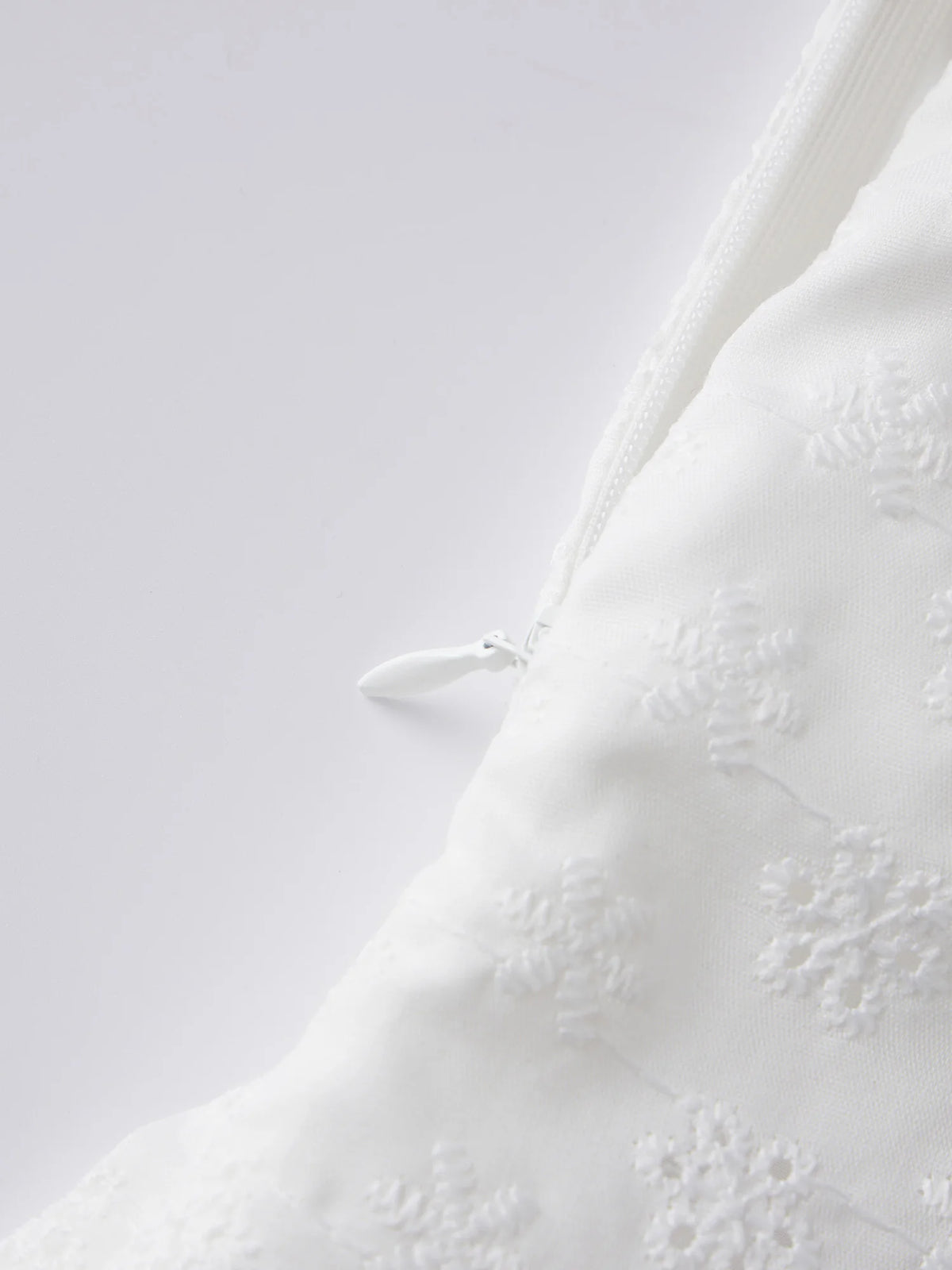 2026 Summer Women's Floral Eyelet White Cami Dress Sleeveless Square Neck A-line Dress Beach Bohemian Retro Sundress