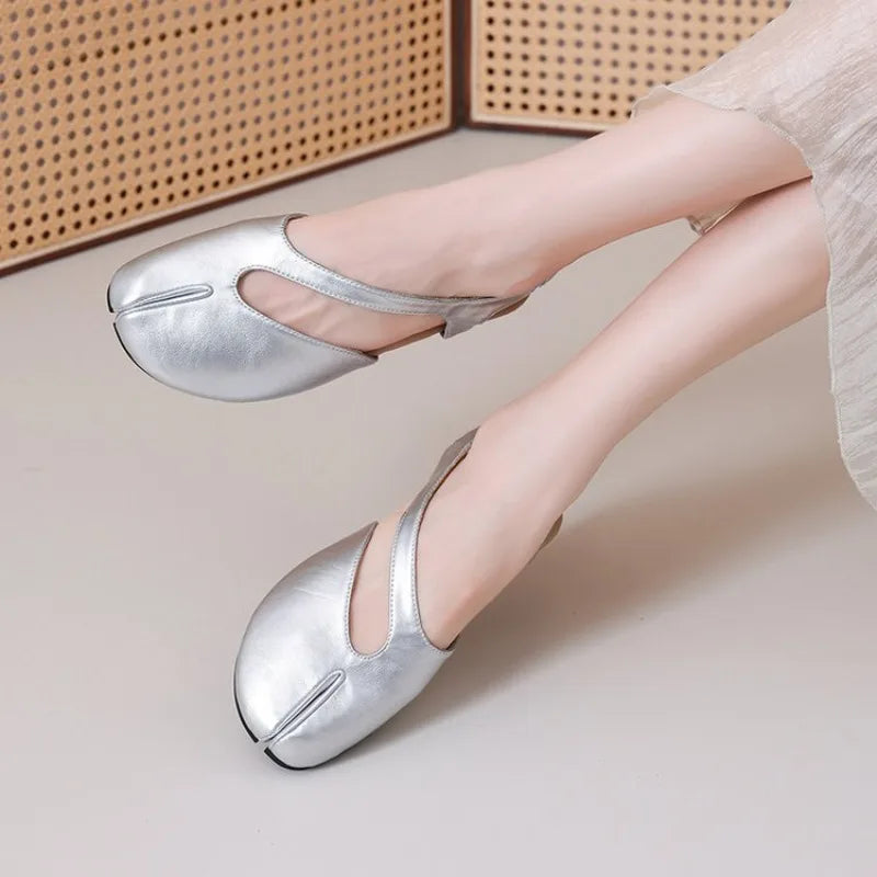2026 Women's Back Trip Strap Casual Single Shoes Split Toe Trotter Baotou Sandals