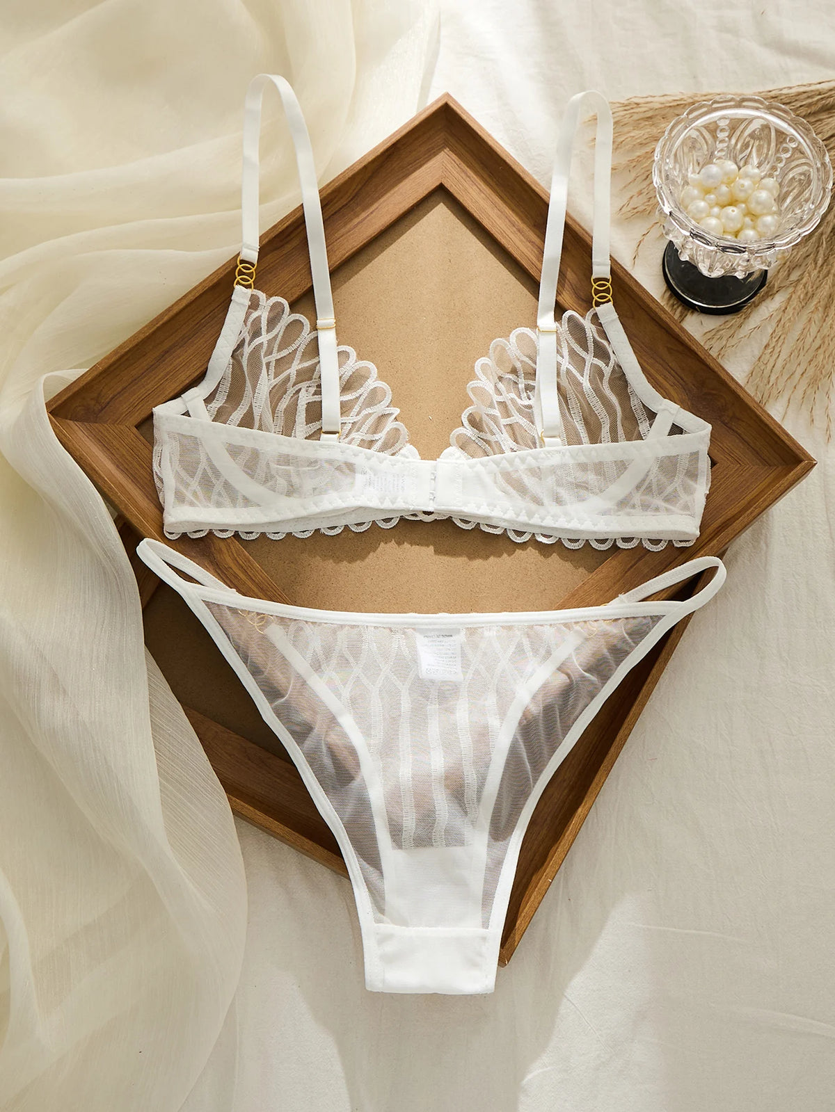French Style Sexy Embroidered Transparent Underwear Set V-Neck Design Anti-Sagging Breathable Bra And Panties Ensemble