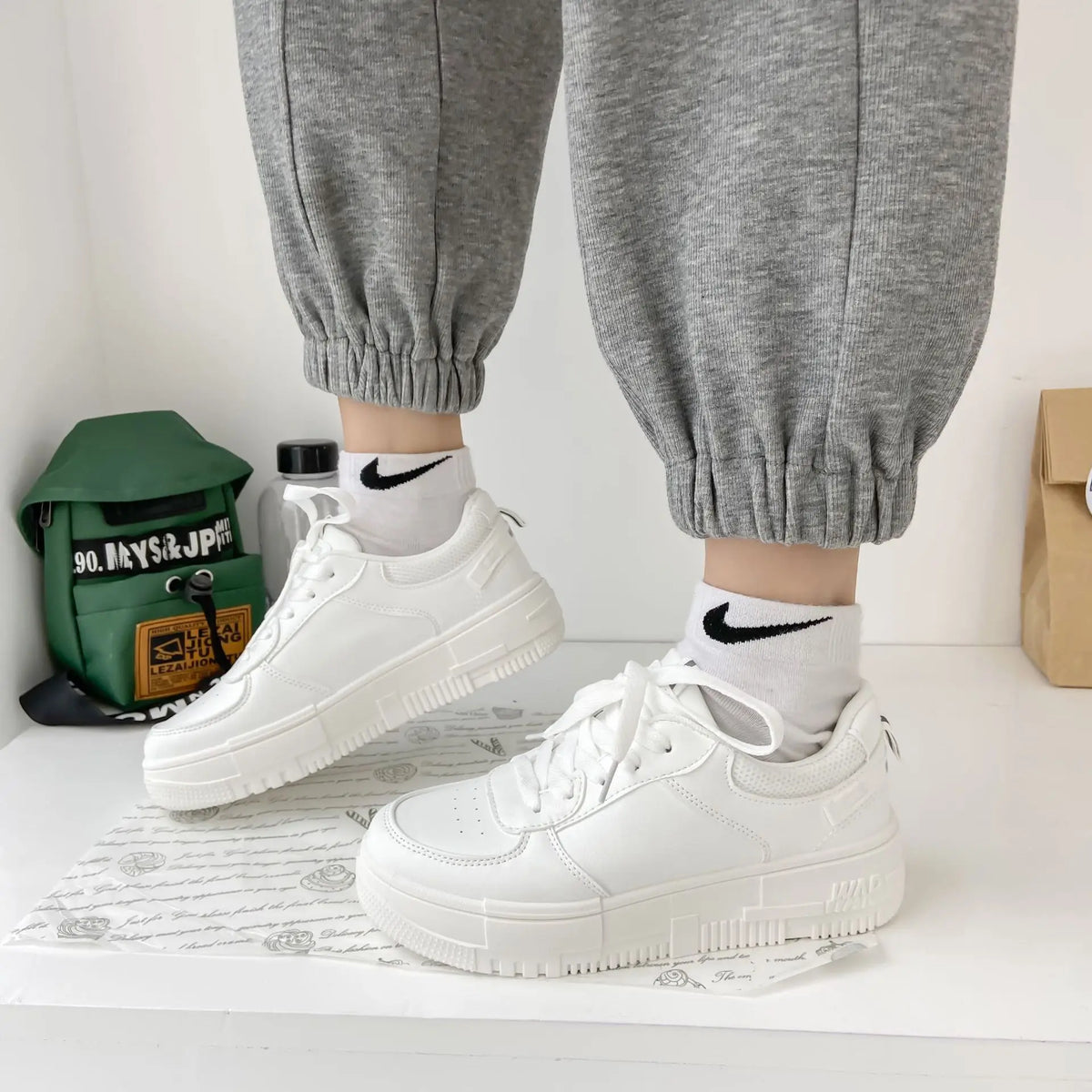 2022 Fashion Spring New Designer Hot Sale White Shoes Female Platform Sneakers Women Tenis Feminino Casual Female Shoes Woman
