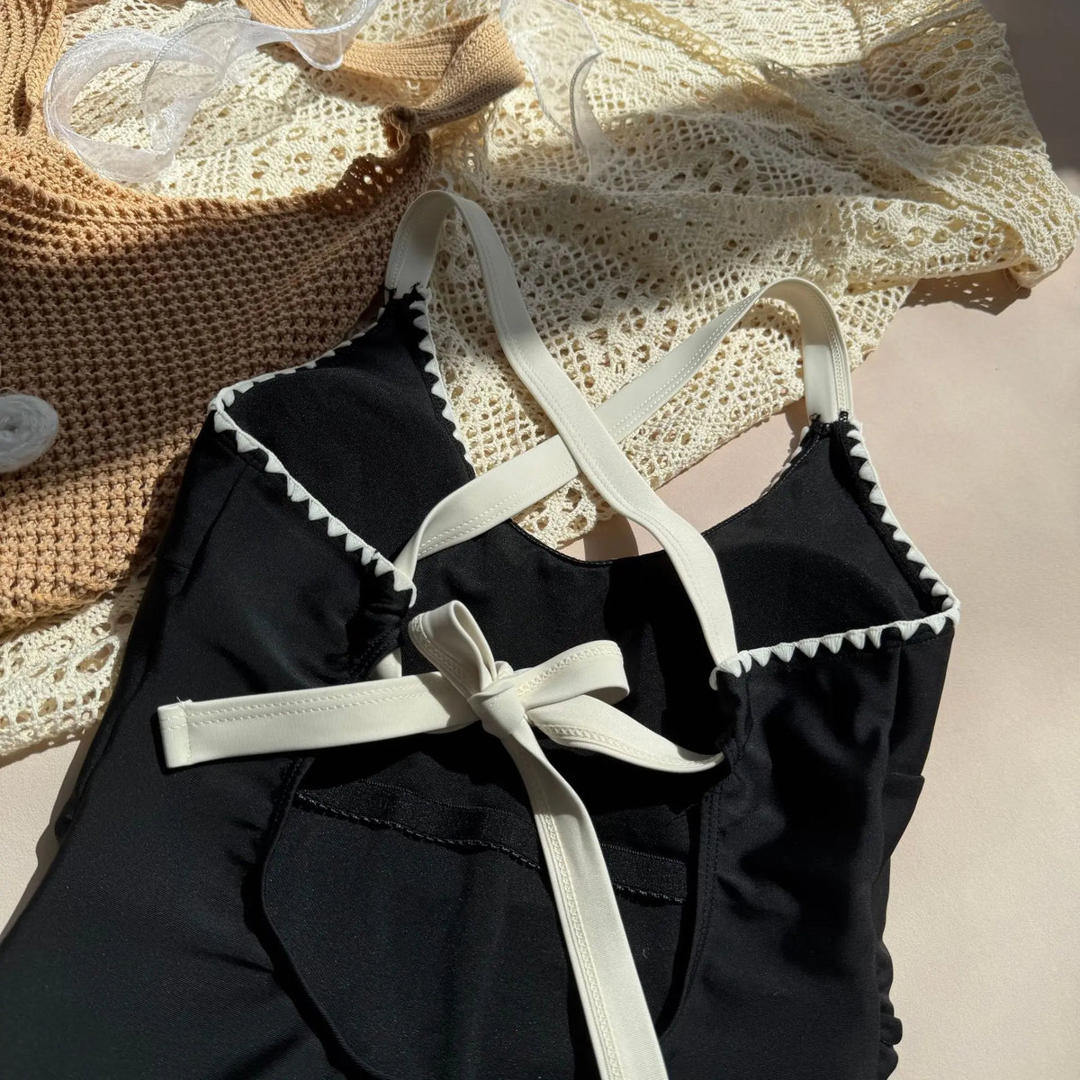 Vintage Black White Patchwork One Piece Swimsuit 2026 Women Hollow Out Back Cross Backless Bathing Suit Holidy Swimwear Monokini