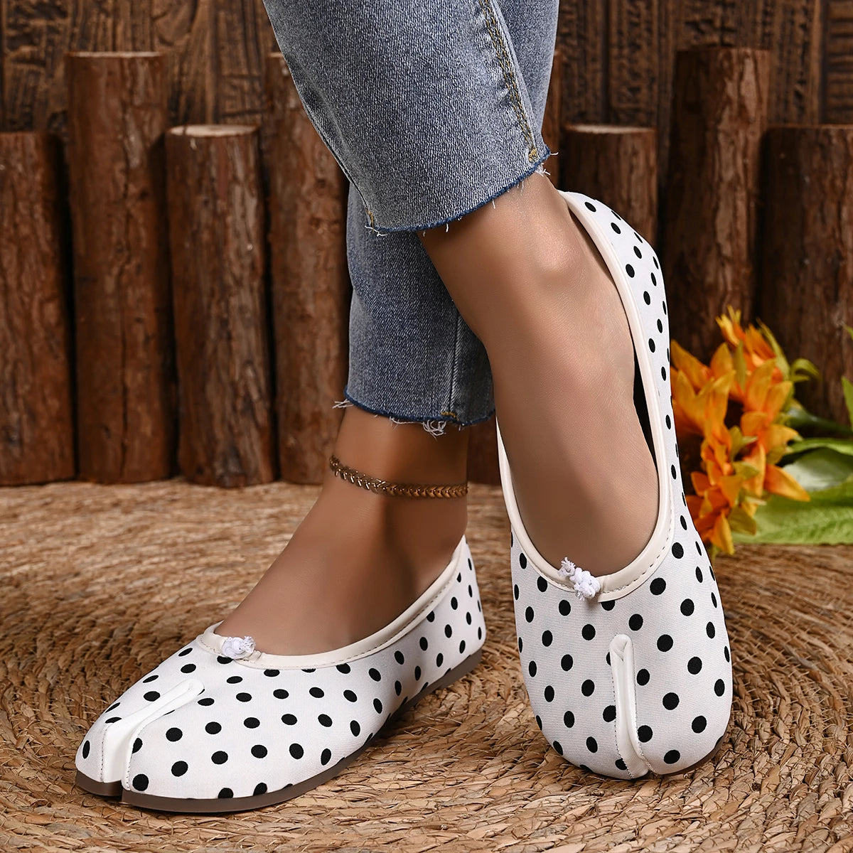 Women Tabi Split Toe Polka Dot Ballet Flats Bow Decor Slip On Soft Sole Lightweight Retro Casual Daily Walking Shoes