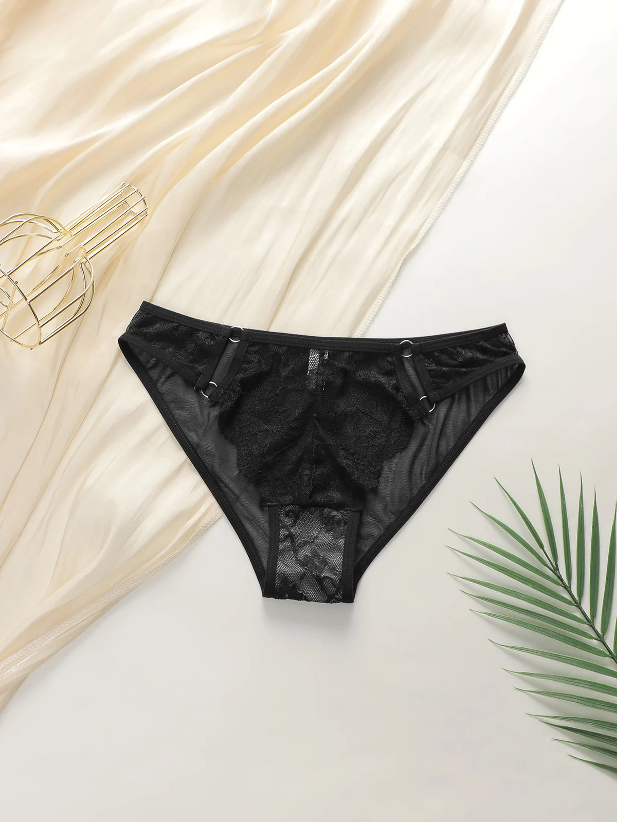 Women's sexy breathable lace underwear with low waist and no trace antibacterial easy to wash and dry underwear C2661