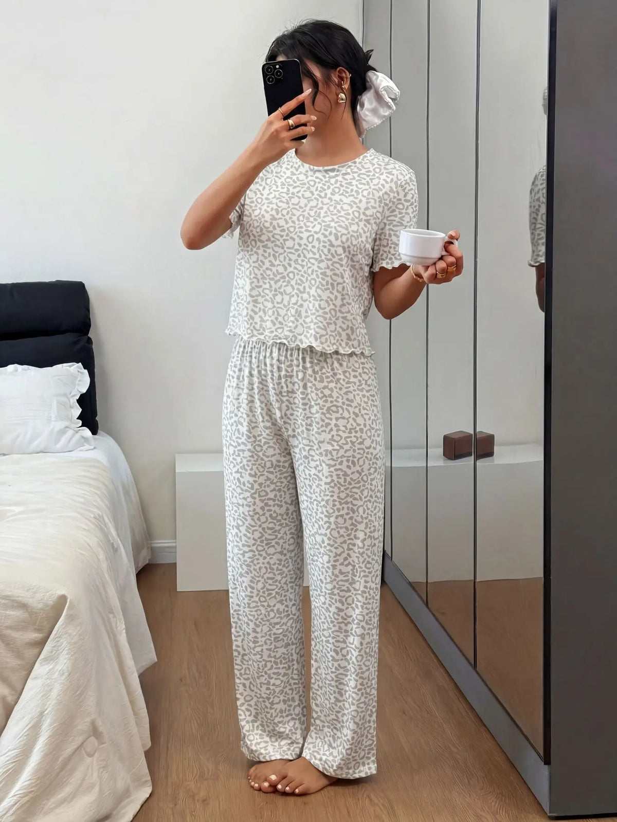 New Fashion Leopard Printed Short-Sleeved Pajamas Set Women's Sleepwear Casual Loose Tops and Trousers Set Loungewear
