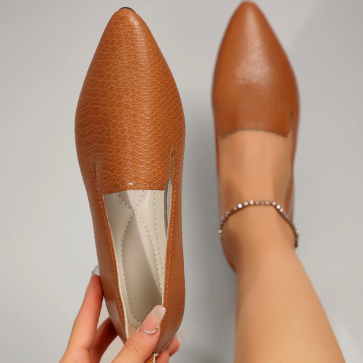 Summer Large Size 43 Women Shoes 2025 Simple Lightweight Flat Shoes Women Pointed Non Slip Soft Sole Casual Shoes Women Loafers