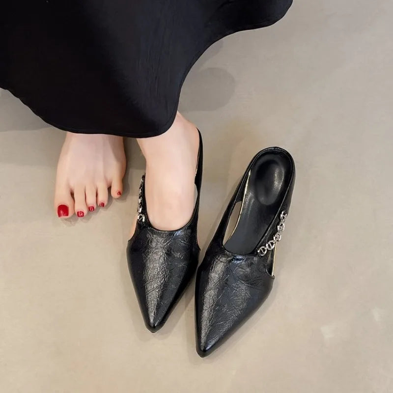 Retro Pointed Toe Metal Chain Semi-slippers Women's Outward Wear Fashion Baotou Shallow Mouth Simple Low-heeled Shoes