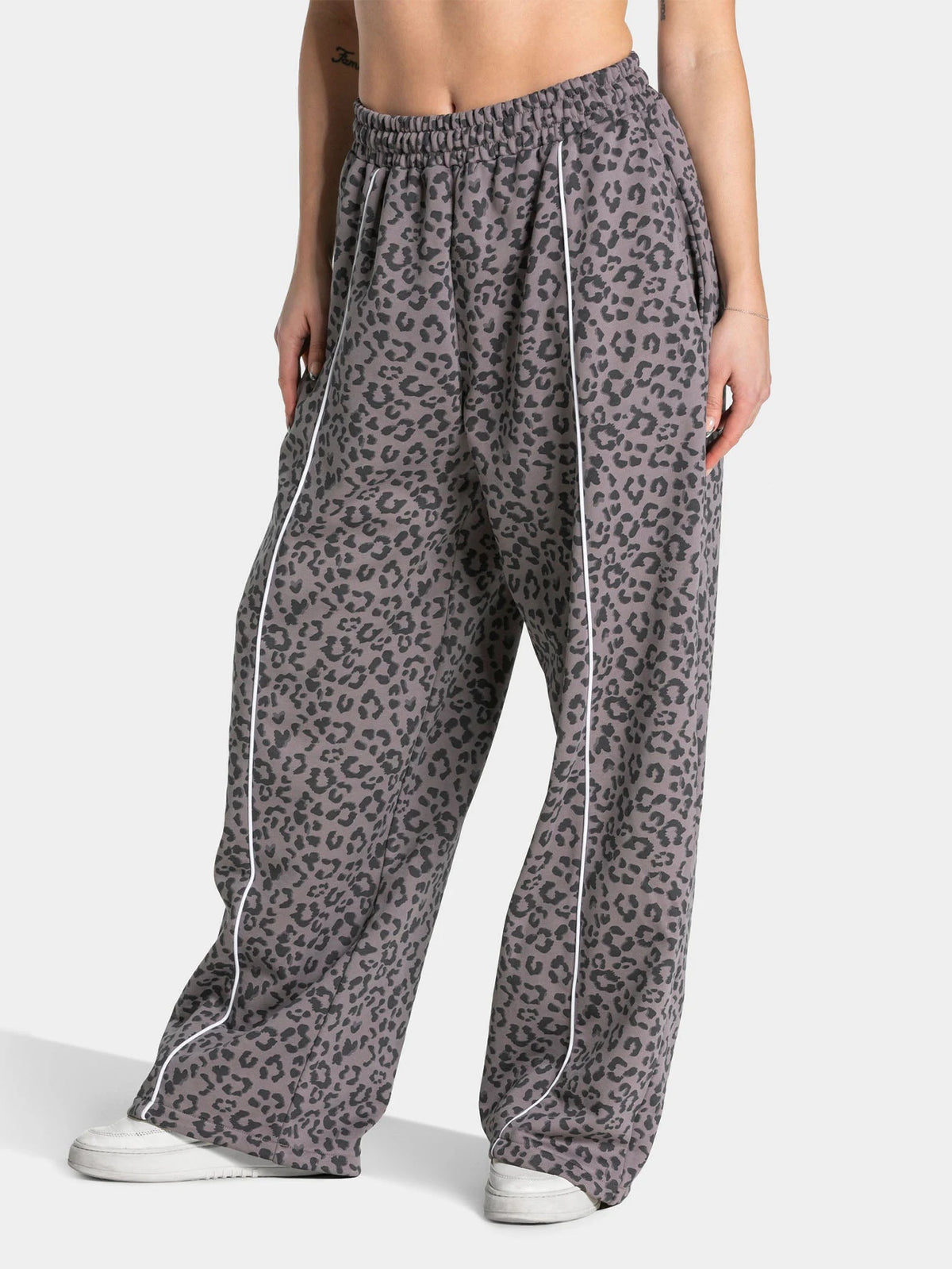 Loose Leopard Print Yoga Lounge Pants - Comfortable Sport Leggings for Workout & Casual Wear