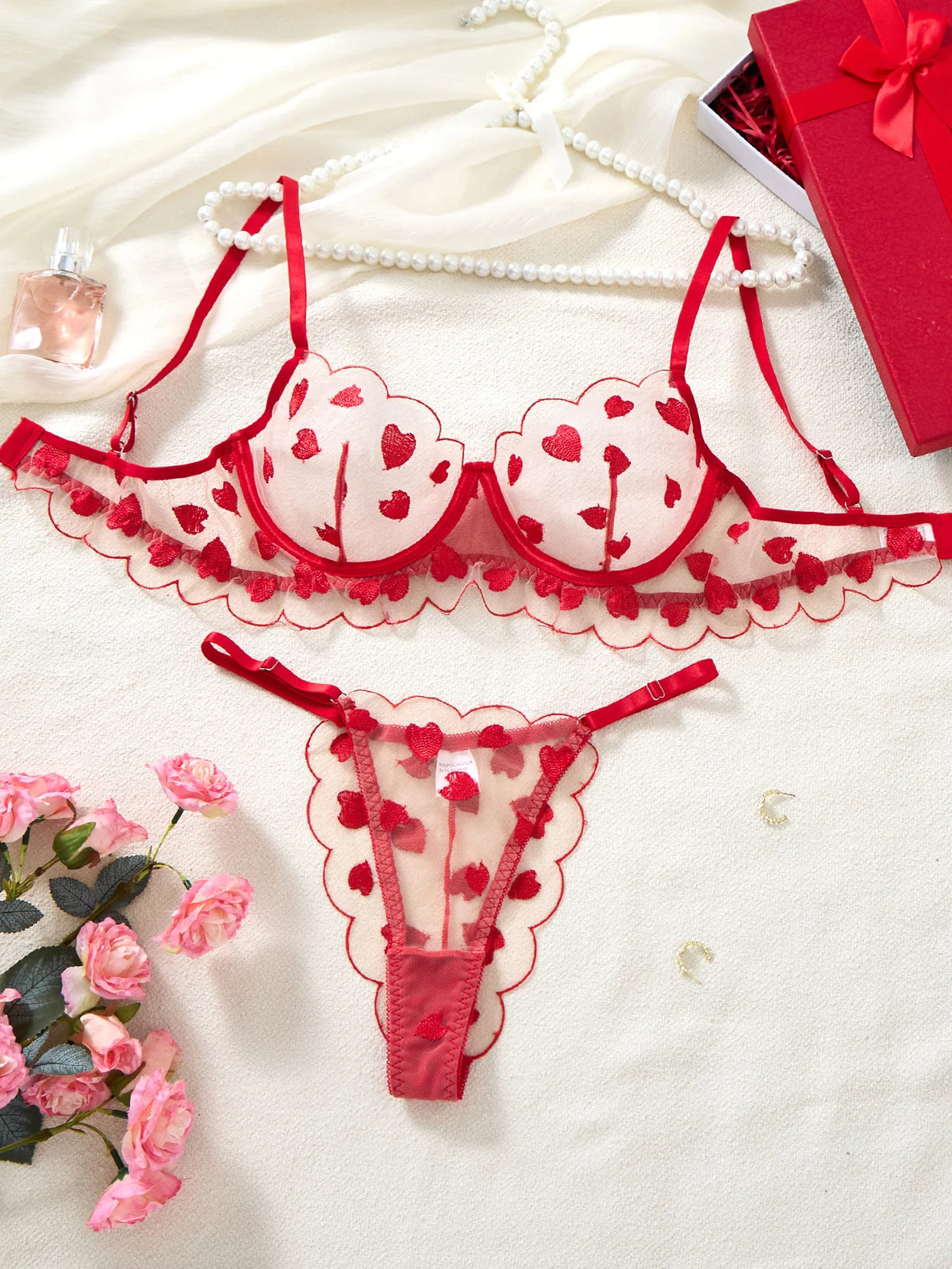 Red Heart-Shaped Girl's Sweet Lace Single-Layer Sheer Embroidered Underwear, French-Style Pure Desire ZA825203