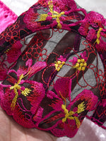 Sexy Rose-red Lingerie Including A Bra and Panties with Daisy Patterns As Well As Acomfortable Home-style Bra & Brief Sets