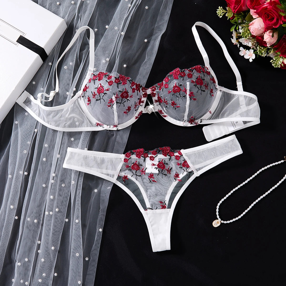 Women's White Red Rose Embroidered Underwear Set - French Romantic Date Intimate Women's Underwear ZA824026